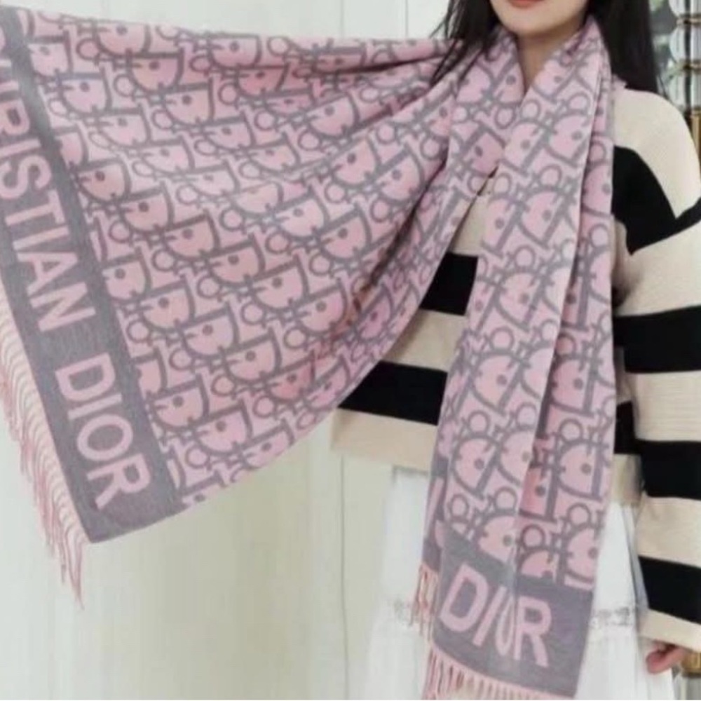 Chic Pink Patterned Scarf - Picture 4 of 6